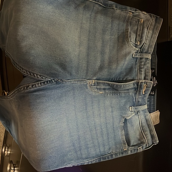High-rise super skinny hollister jeans. waist:28 length:30 - Picture 5 of 5